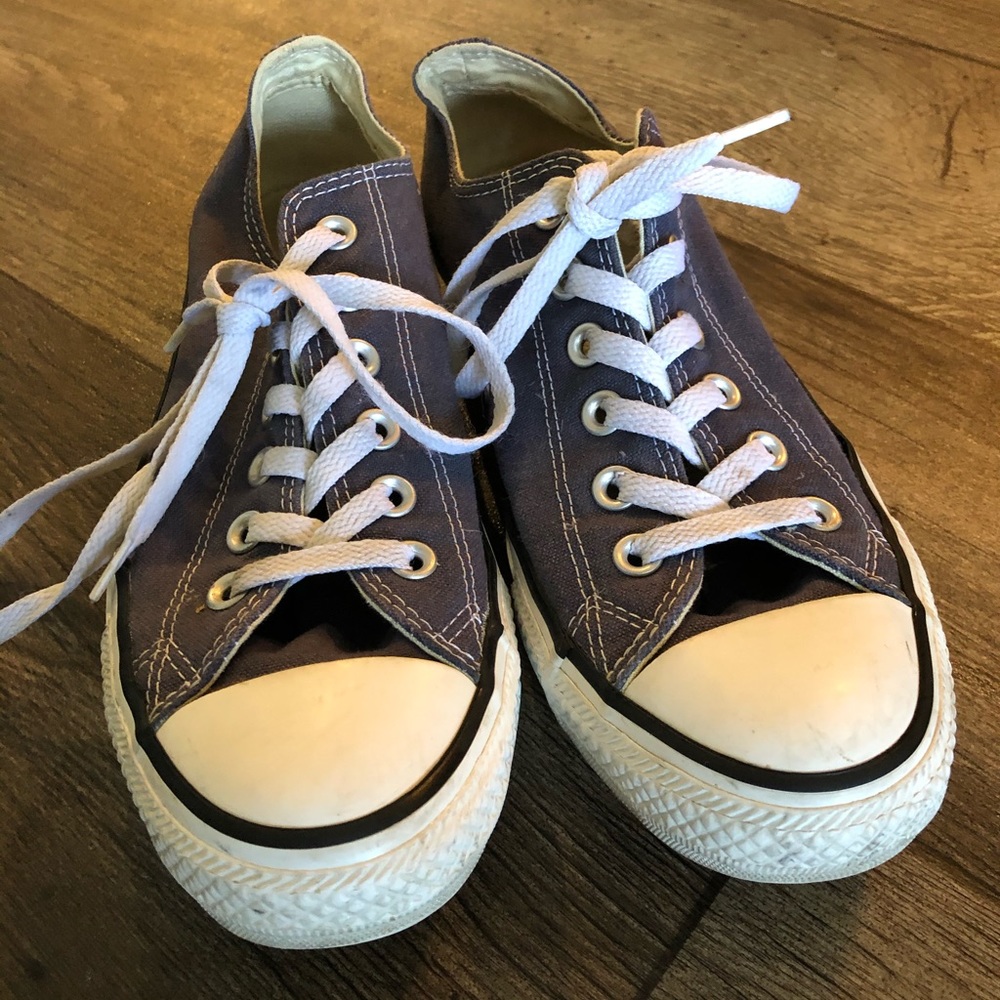 Navy converse size 7 men’s 9 women’s